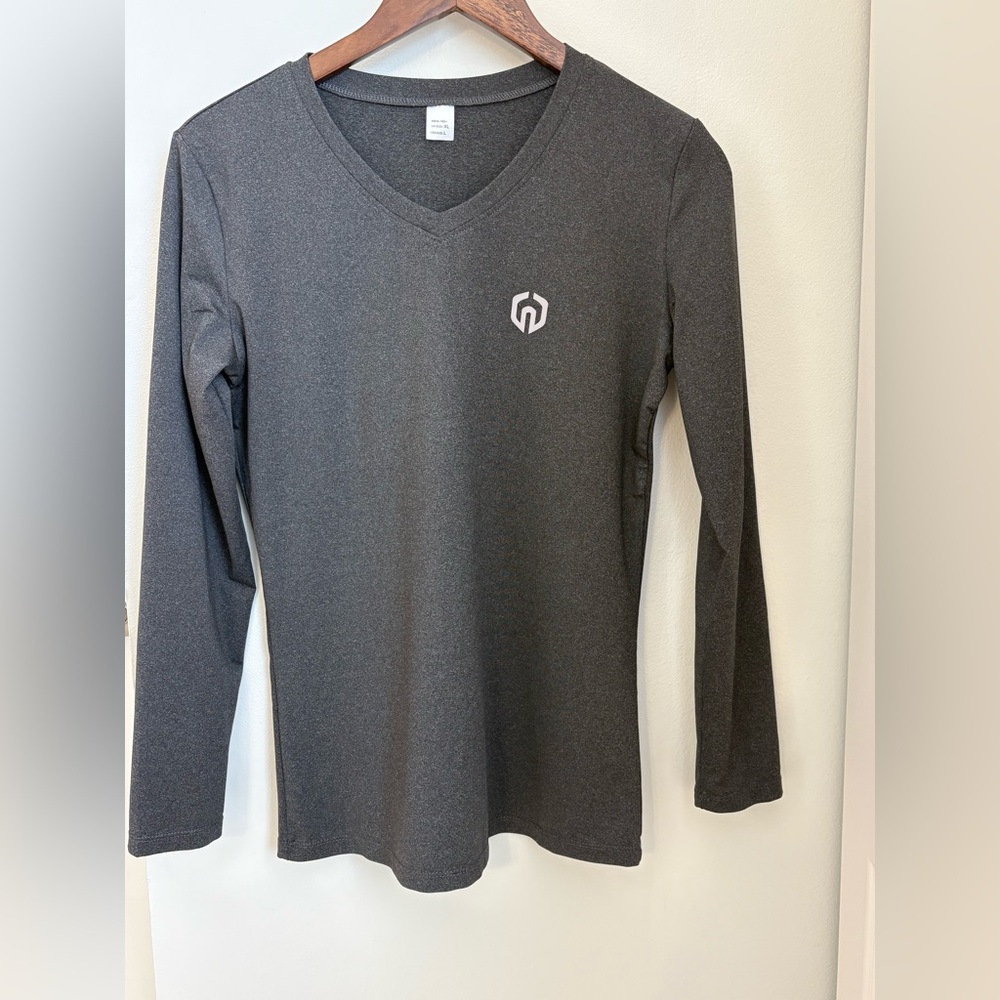 Neleus Women's Active Wear Long Sleeve Gray Top Size: US - L